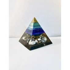 Светильник из эпоксидной смолы «Пирамида»